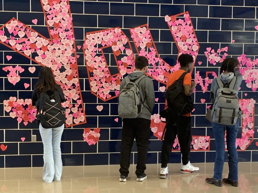 Bos freshmen look for their names in the Kirk Watson hallway. Pictured from left: Raven Reichert, Choco Solis, Zhayne Allen, and Tenea Shaw.
